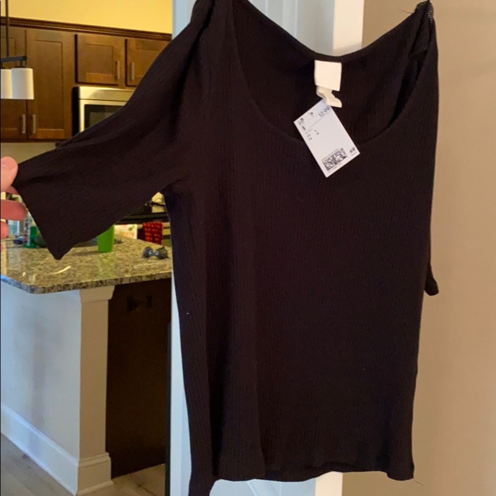 Short sleeve black top